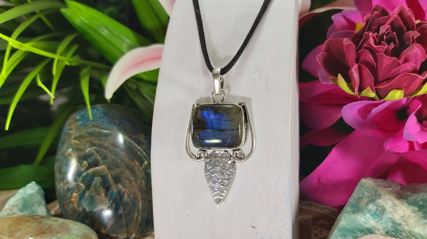 Labradorite Intuition & Protection Pendant (E994)