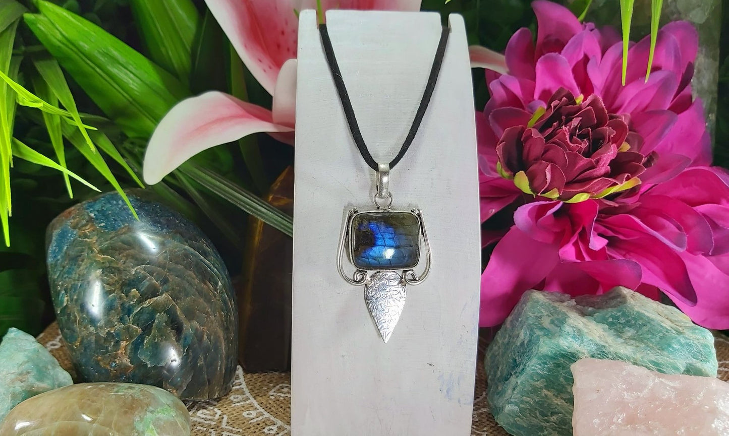 Labradorite Intuition & Protection Pendant (E994)