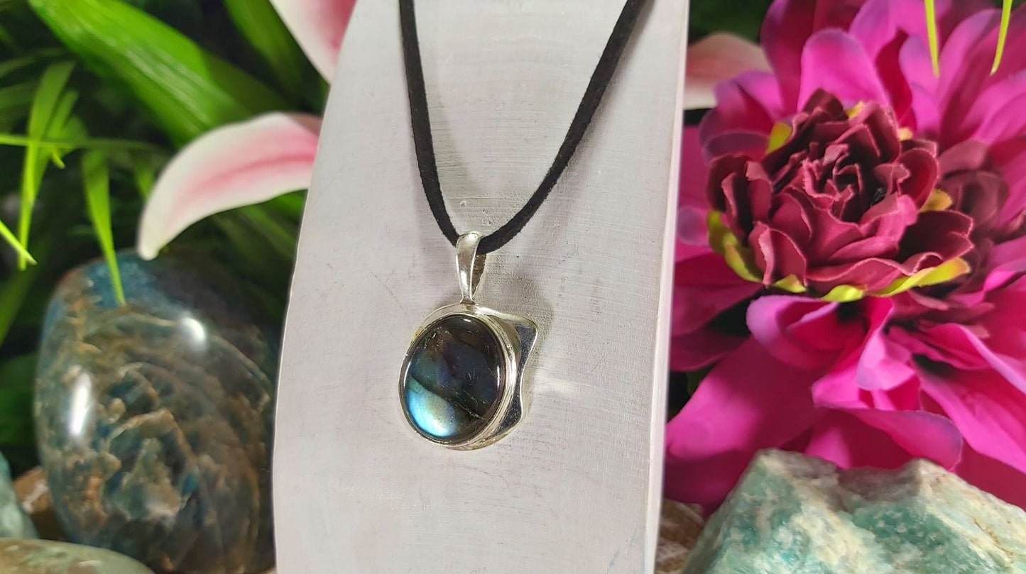Labradorite Intuition & Protection Pendant (E996)