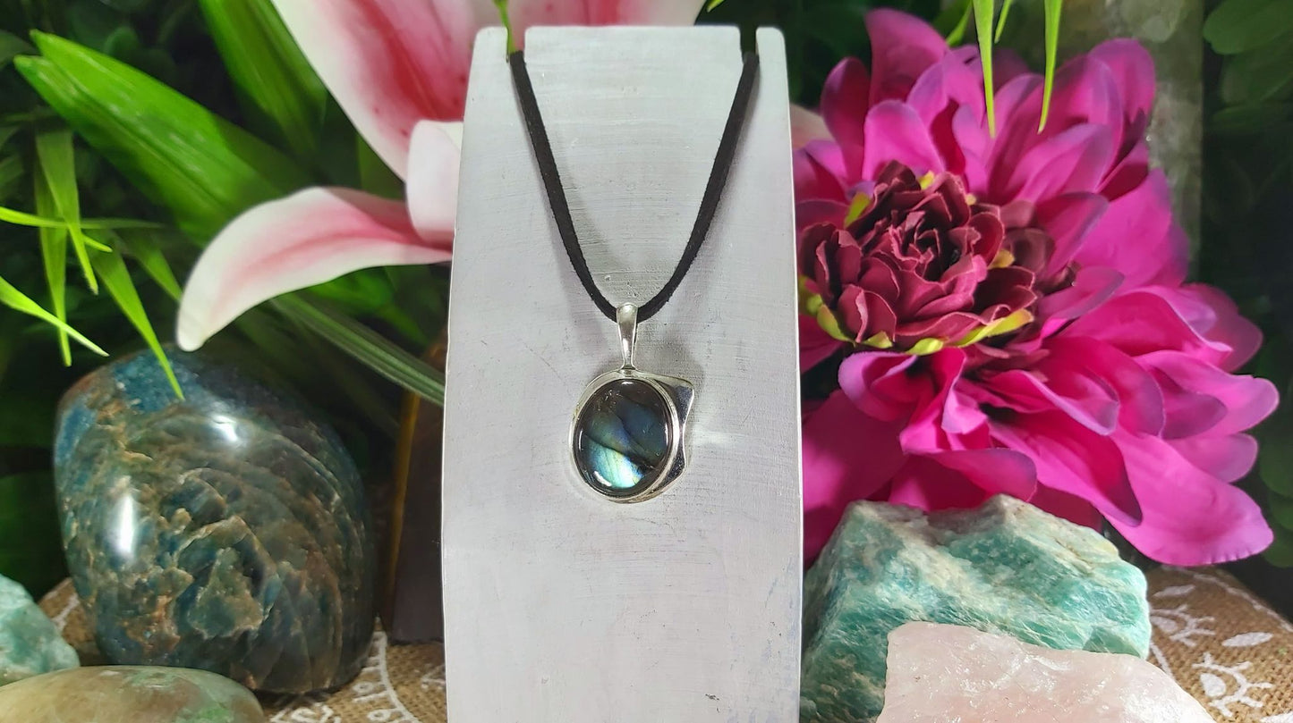 Labradorite Intuition & Protection Pendant (E996)