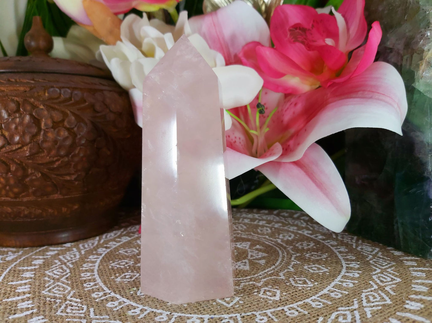 Rose Quartz Crystal 350 gms (GEM12)