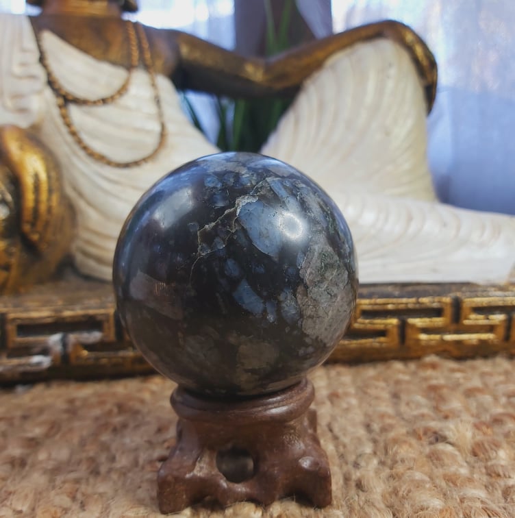 Que Sera Gemstone Sphere 362 gms (GEM220)