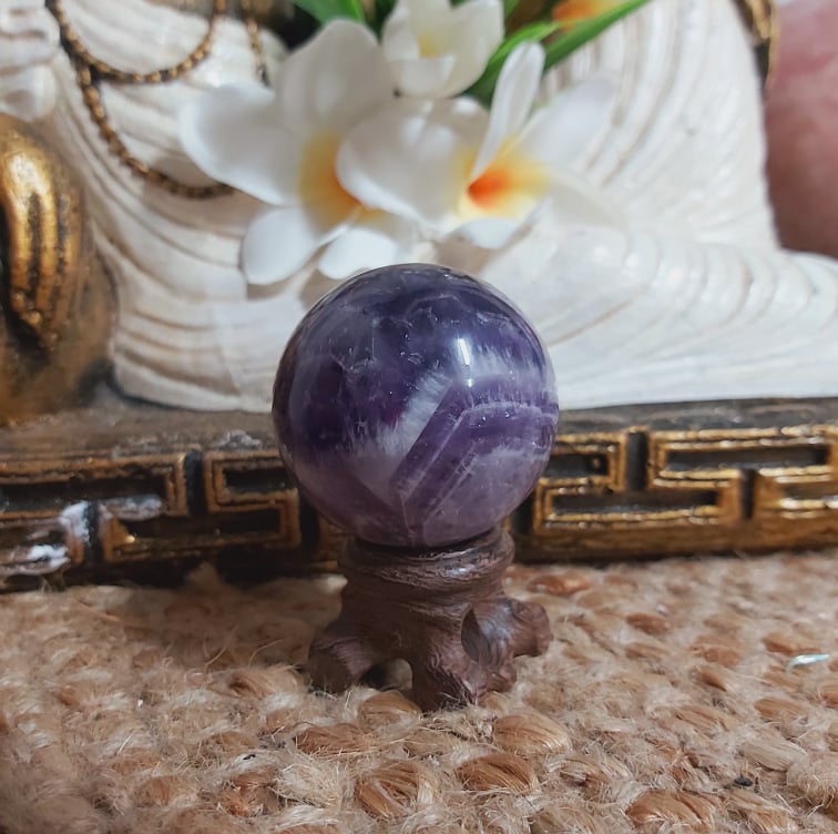 Chevron Amethyst Protection Goddess 128 gms (GEM258)