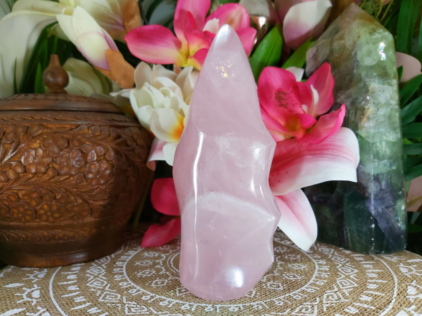 Rose Quartz Crystal 767 gms (GEM53)