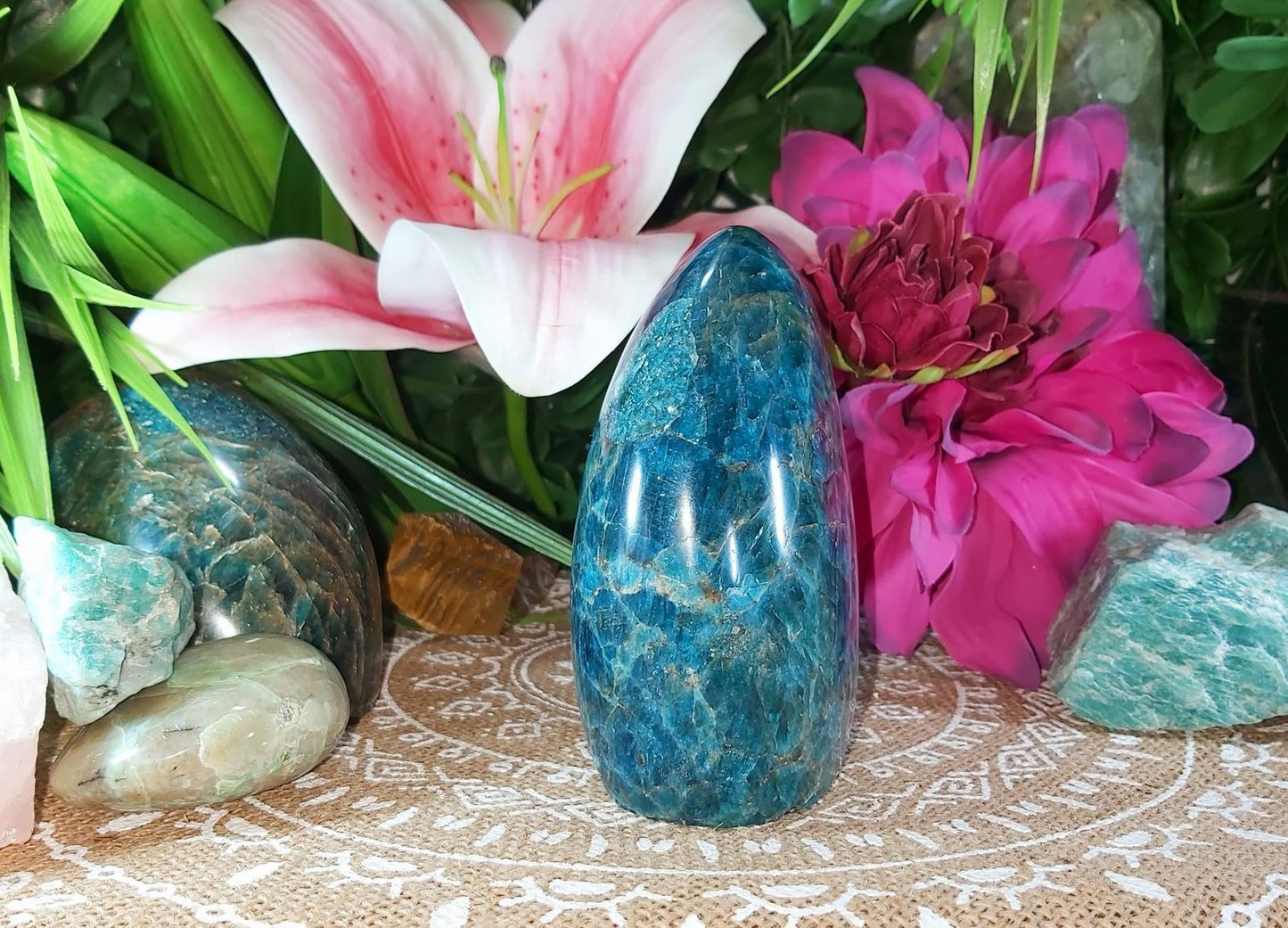 Apatite Third Eye Chakra Gemstone 871 gms (GEM84)